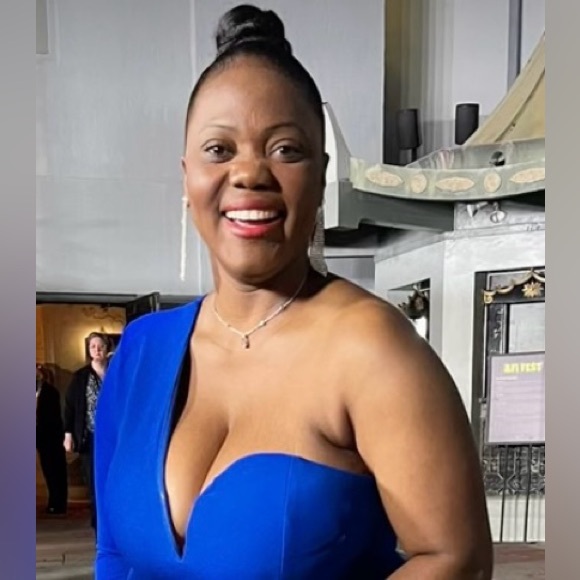 One shoulder long sleeve dress for sale. Very elegant and classy. Size 8 - Picture 5 of 6